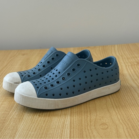 Native Shoes Jefferson Kids Slip-On Navy Blue Waterproof C11 Lightweight - Picture 1 of 5